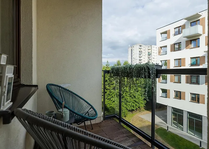 Lanciego - Przytulny Apartament Z Osobna Sypialna, Balkon, Wi-Fi, Natolin, Ursynow